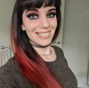 Meet your Posher, Holly